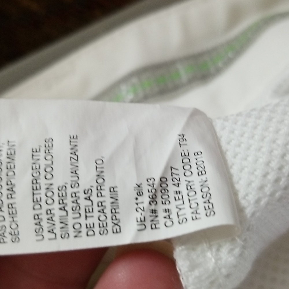 111 NWOT Never worn.  Izod golf shorts mens bright white 32 waist - Picture 4 of 6